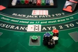 Antarmuka aplikasi jet88bet menampilkan permainan dealer langsung dan pasar sportsbook pada layar ponsel